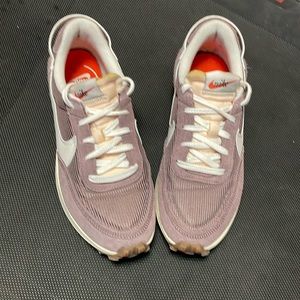 Nike waffle debut women’s